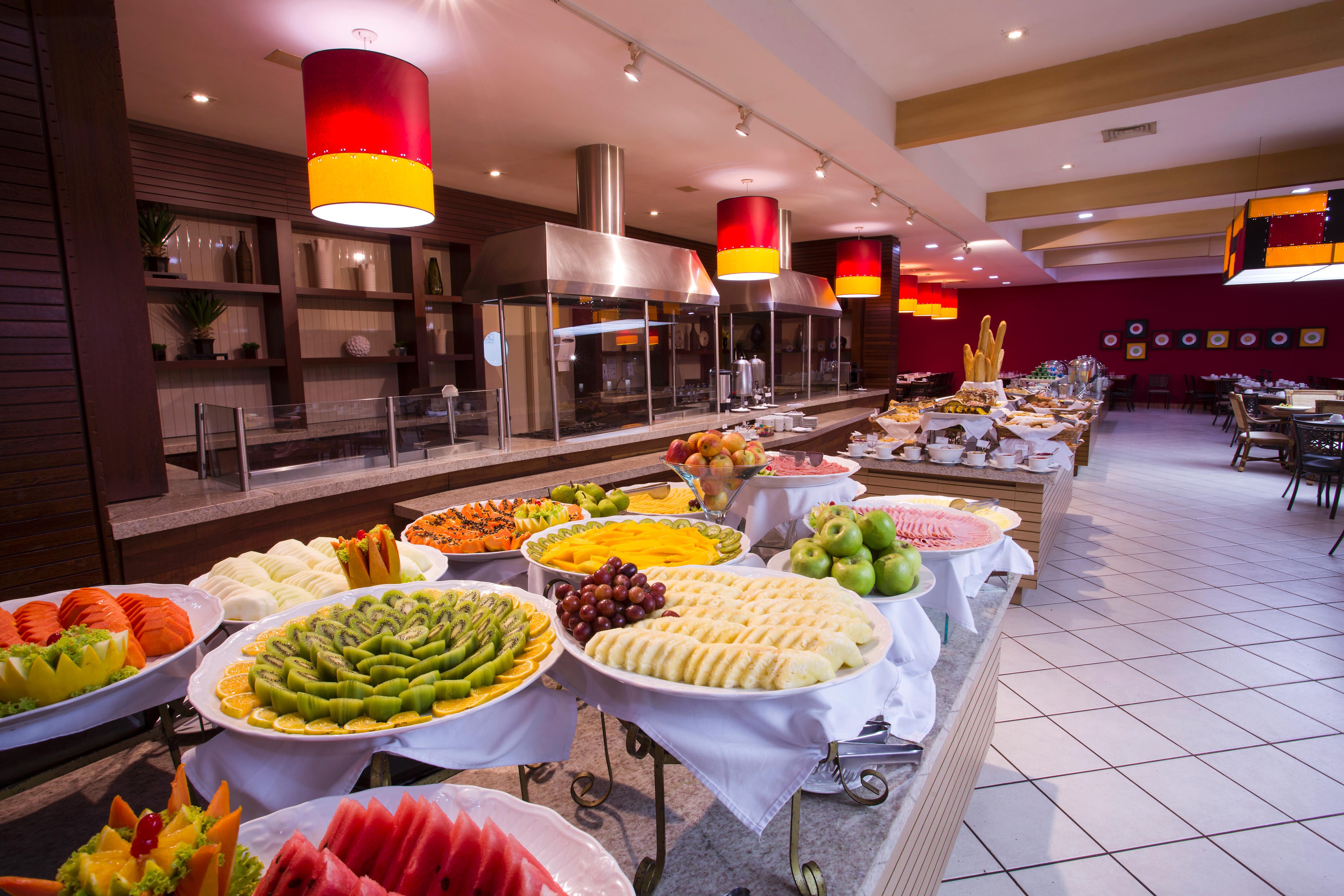 Mabu Thermas Grand Resort Foz do Iguaçu Dış mekan fotoğraf A buffet at a hotel